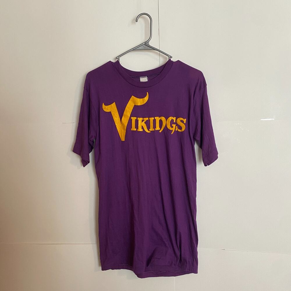 Vintage 80s Minnesota Vikings T-Shirt Sz S/M Purple Gold Faded Tag Tapered Fit